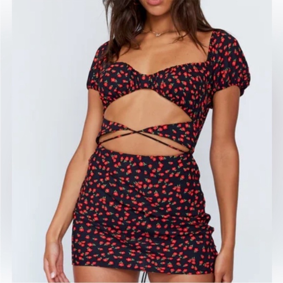 Princess Polly Dresses & Skirts - Princess Polly Nakita Floral Cut Out Dress